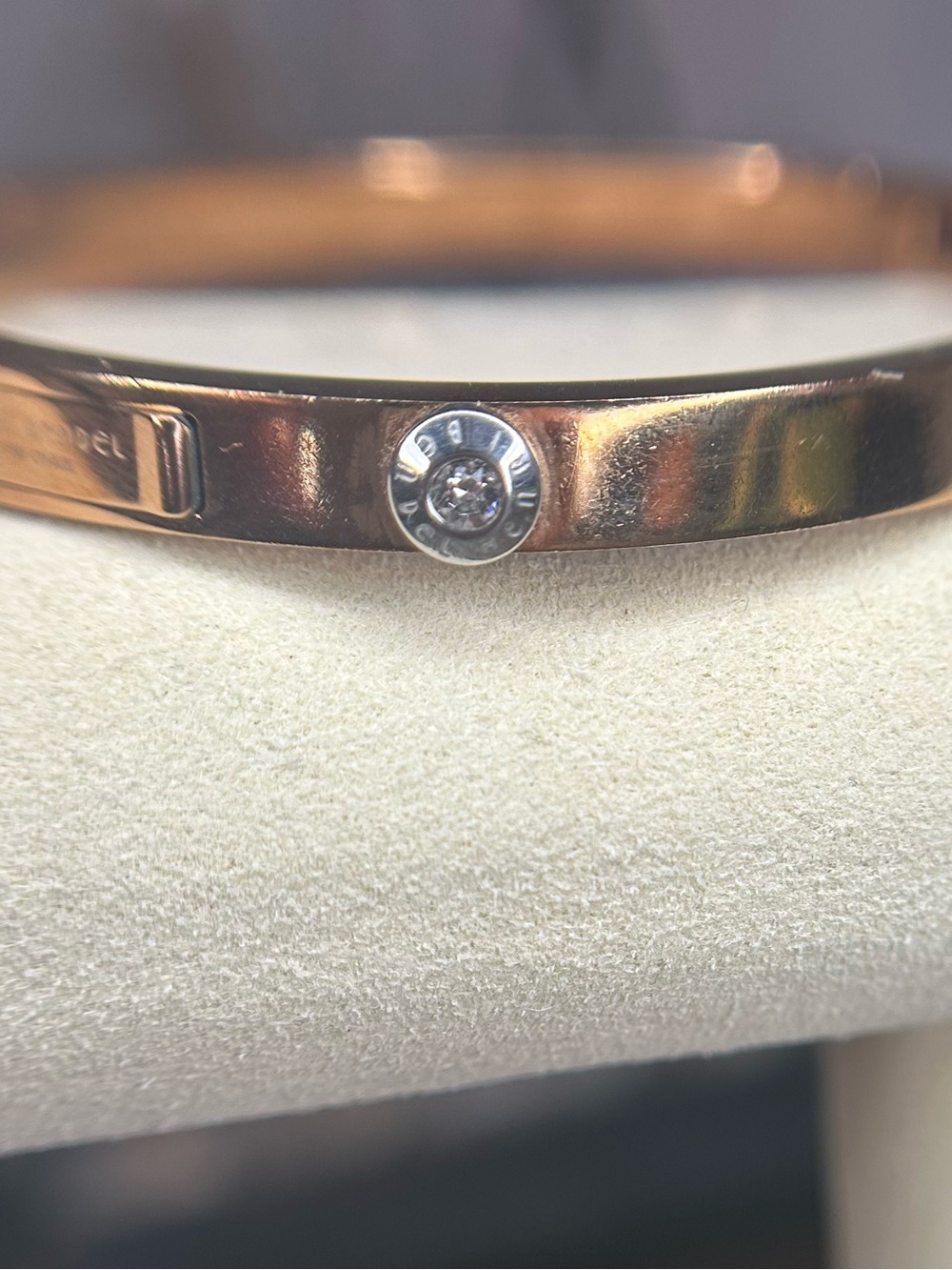 Henri Bendel Bronze Tone Rhinestone Hinge Bangle Bracelet - Picture 8 of 9